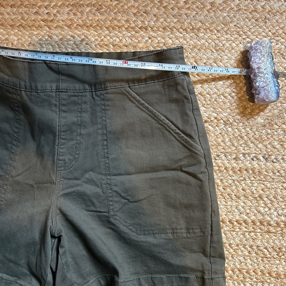 High-Rise Shorts - Picture 6 of 7